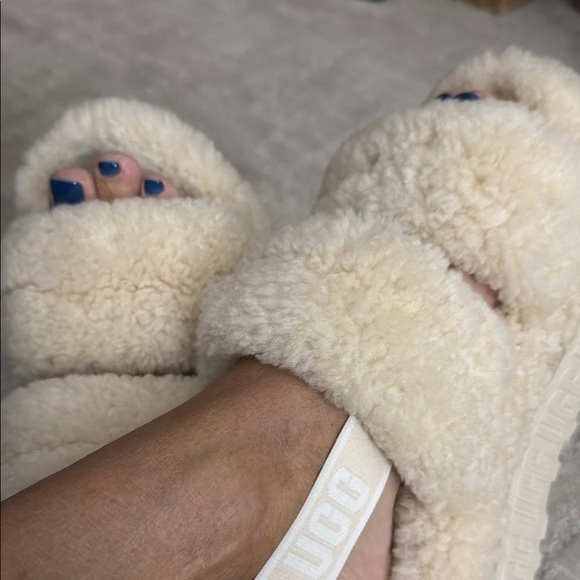 UGG Fluffy Cream Slides - Picture 11 of 11